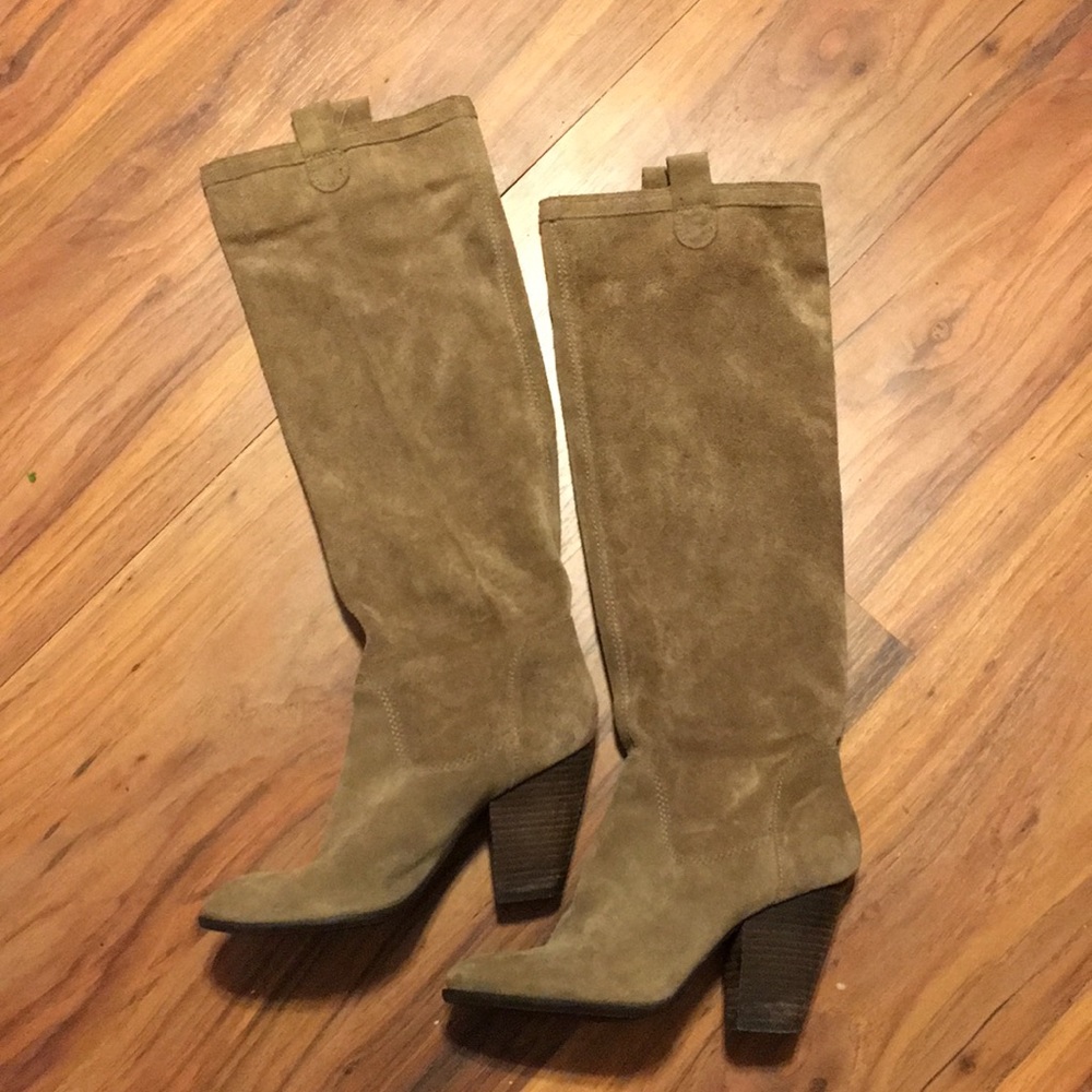 Suede boots